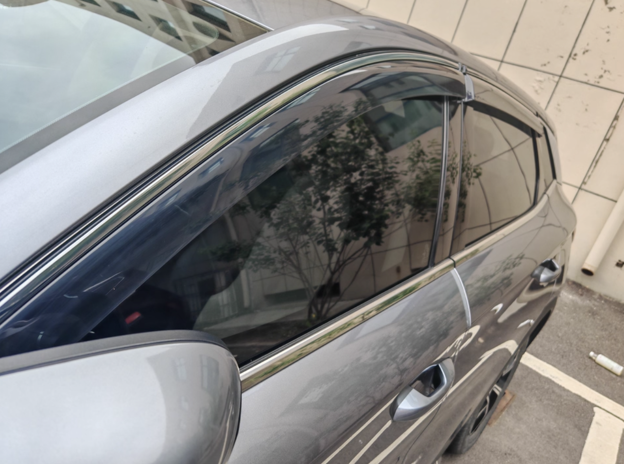 Xevaban.com ở 214 Giải Phóng là đơn vị chuyên cung cấp phụ kiện oto, đồ chơi oto, đồ chơi atto 3, phụ kiện atto 3, xevaban, 214 giải phóng, vè che mưa atto 3, lưỡi che mưa atto 3, che mưa cửa kính atto 3.